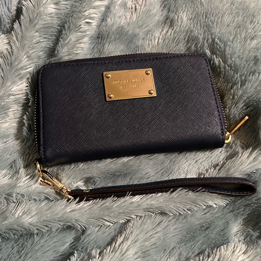Micheal Kors Like New, Navy wallet/wristlet